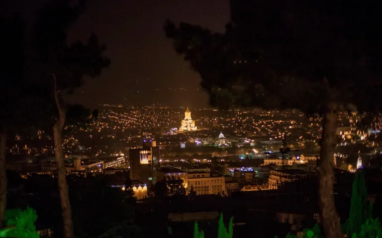 Tbilisi i Erewań od świtu do zmierzchu-pokaz filmowy w DKFN