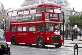 Starcie autobusów – Warszawa kontra Londyn