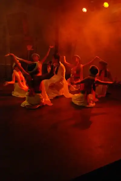 Grupa tradycyjnego tańca wietnamskiego, Autor: Kolczyk