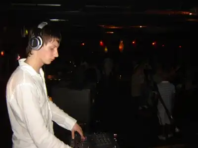 Imprezę po wersnisażu rozkręcał w rosyjskich rytmach DJ Ales, Autor: Zuzanna Dłużniewska