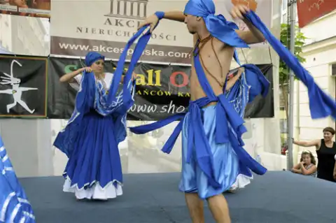 Choreografia 'Yemaya' - taniec jest pełen gestów symbolizujących ruch morskich fal