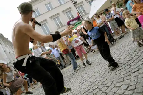 Warsztaty tańca na ulicy przygotowane przez Kubę Makowczyńskiego (SHO)