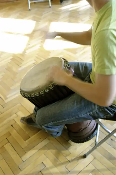 Warsztaty djembe prowadził Kuba Pogorzelski