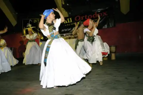 Pokaz Afro-Brasil w wykonaniu tancerzy oraz muzyków SalsHall Ortodox