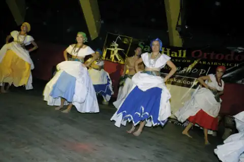 Pokaz Afro-Brasil w wykonaniu tancerzy oraz muzyków SalsHall Ortodox