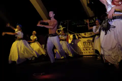Pokaz Afro-Brasil w wykonaniu tancerzy oraz muzyków SalsHall Ortodox