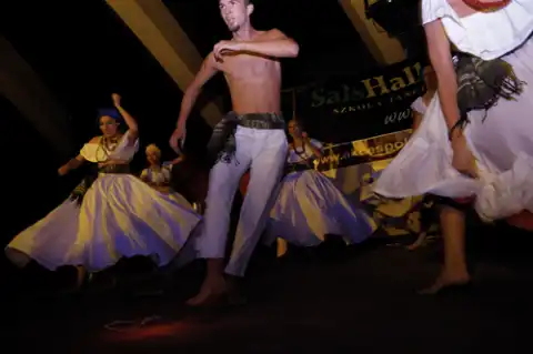 Pokaz Afro-Brasil w wykonaniu tancerzy oraz muzyków SalsHall Ortodox