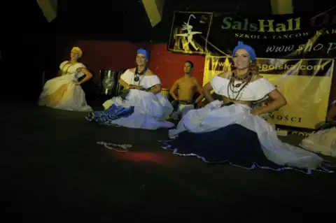 Pokaz Afro-Brasil w wykonaniu tancerzy oraz muzyków SalsHall Ortodox