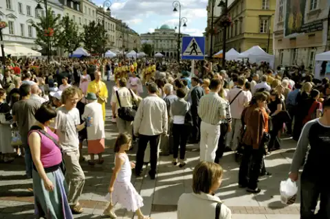 Wielokulturowe Miastczko na Krakowskim Przedmieściu - stoiska, kuchnie, warsztaty