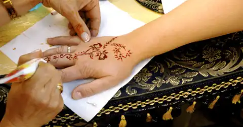 Henna na stoisku Stowarzyszenia Arabia.pl 