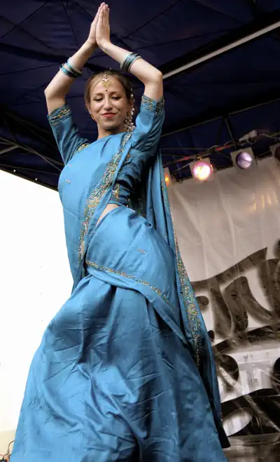 Prezentacja sahaja yogi do muzyki indyjskiej na żywo granej na santoorze i tabli - Stowarzyszenie Kulturalne Sahaja Yoga