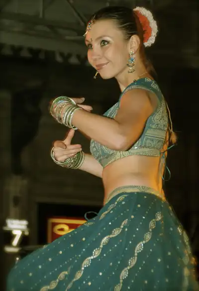  Taniec hinduski w stylu bollywood - NTF