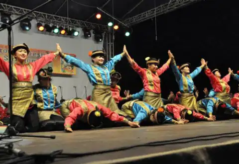 Minangkabau. Kultura i sztuka Sumatry, Źródło: www.muzeumazji.pl