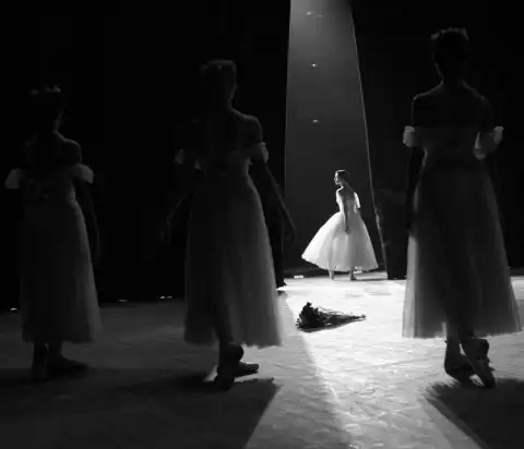 Z serii: On mój balet; tytul pracy: „Gisele”, Autor: Vahram Mkhitaryan, Źródło: www.kontynent.waw.pl