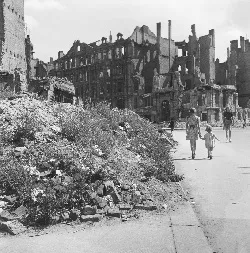 Ulice są wolne od brunatnych batalionów!, Berlin, 1947