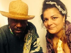 Sheema Mukherjee i Tuup (Godfrey Duncan)
