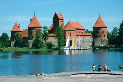 Słynny średniowieczny zamek na wyspie w Trokach