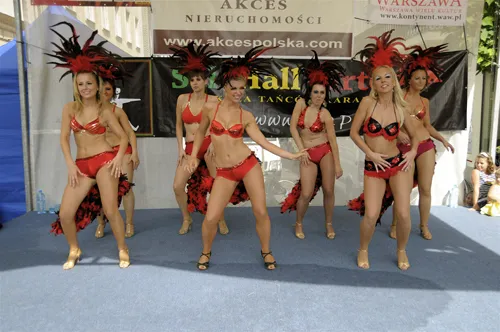 Pokaz samby karnawałowej w wykonaniu kursantek SHO - RIO SHOW 