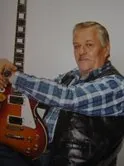 Michael Fedoroff - urodzony w Sankt Petersburgu kompozytor, gitarzysta i wokalista