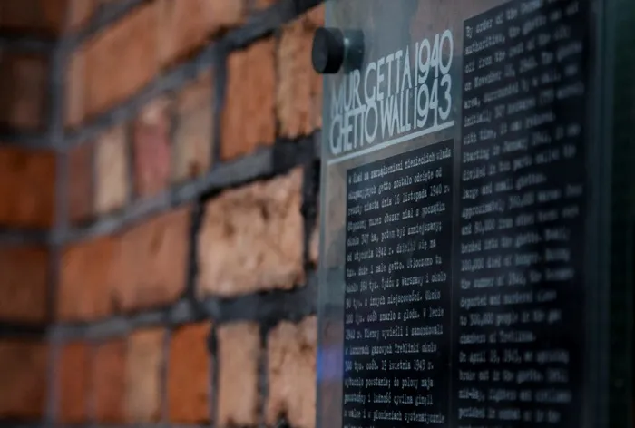 Фрагменты стены Варшавского гетто 